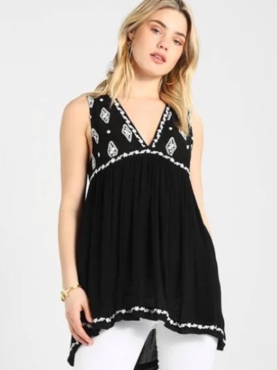 Free People Tops - 🌺🎉HP🎉🌺 NWOT Free People Diamond Embroidered Top